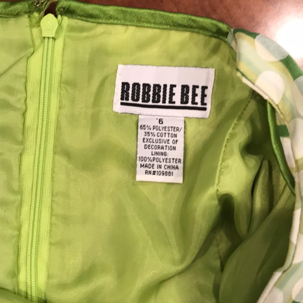 Robbie Bee - Picture 6 of 8